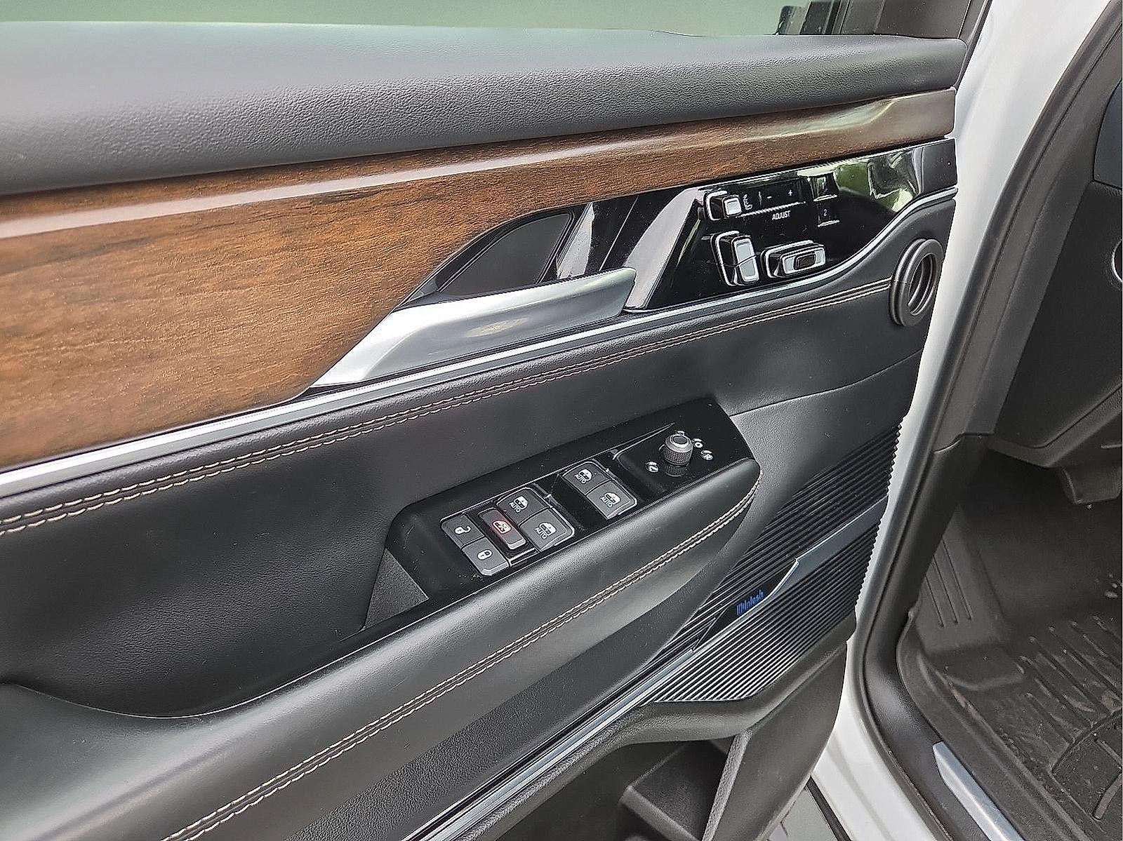 2023 Jeep Grand Wagoneer Base