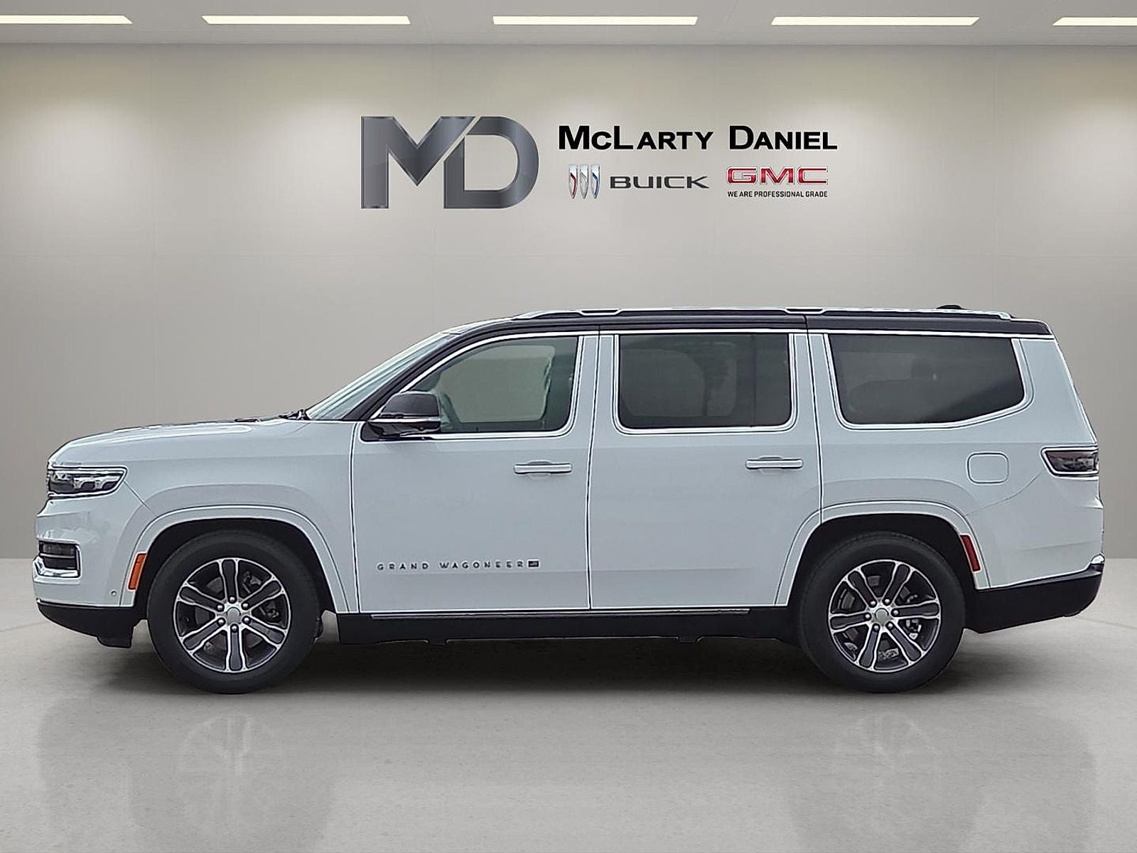 2023 Jeep Grand Wagoneer Base
