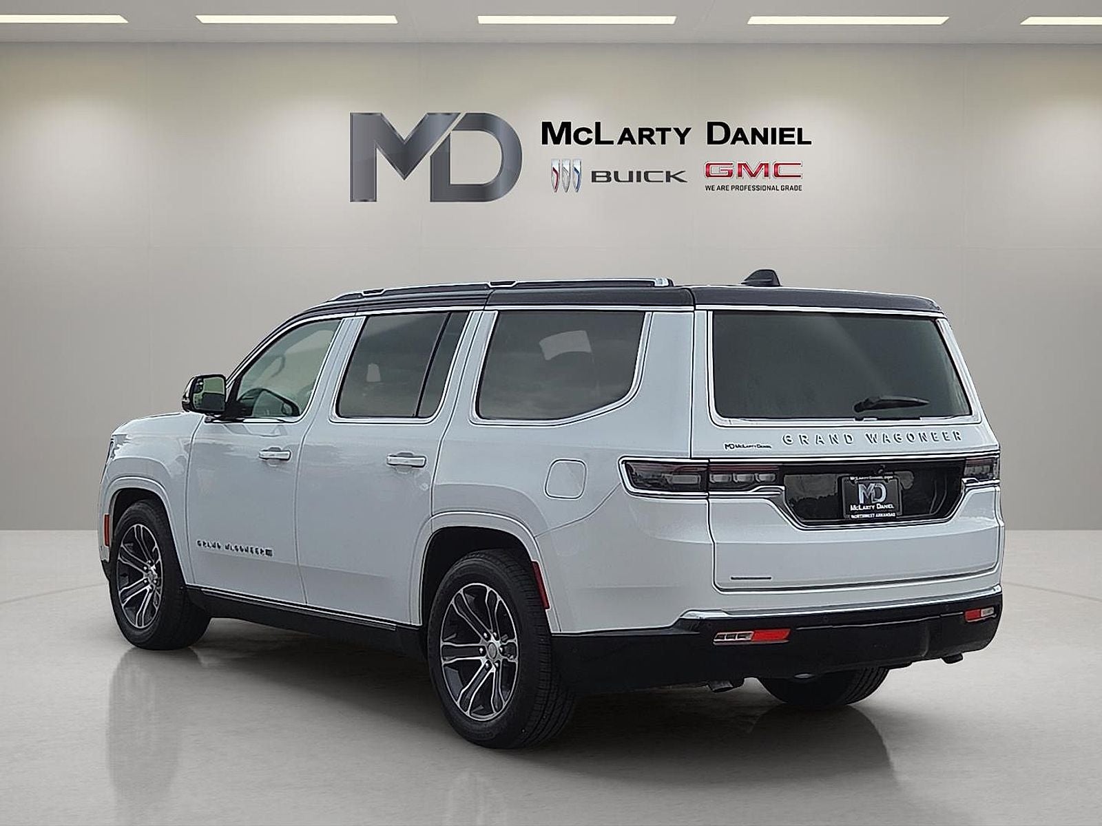 2023 Jeep Grand Wagoneer Base