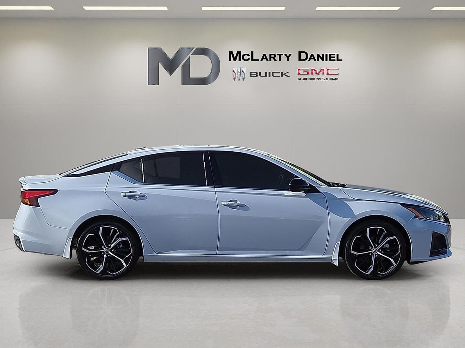 2023 Nissan Altima SR FWD