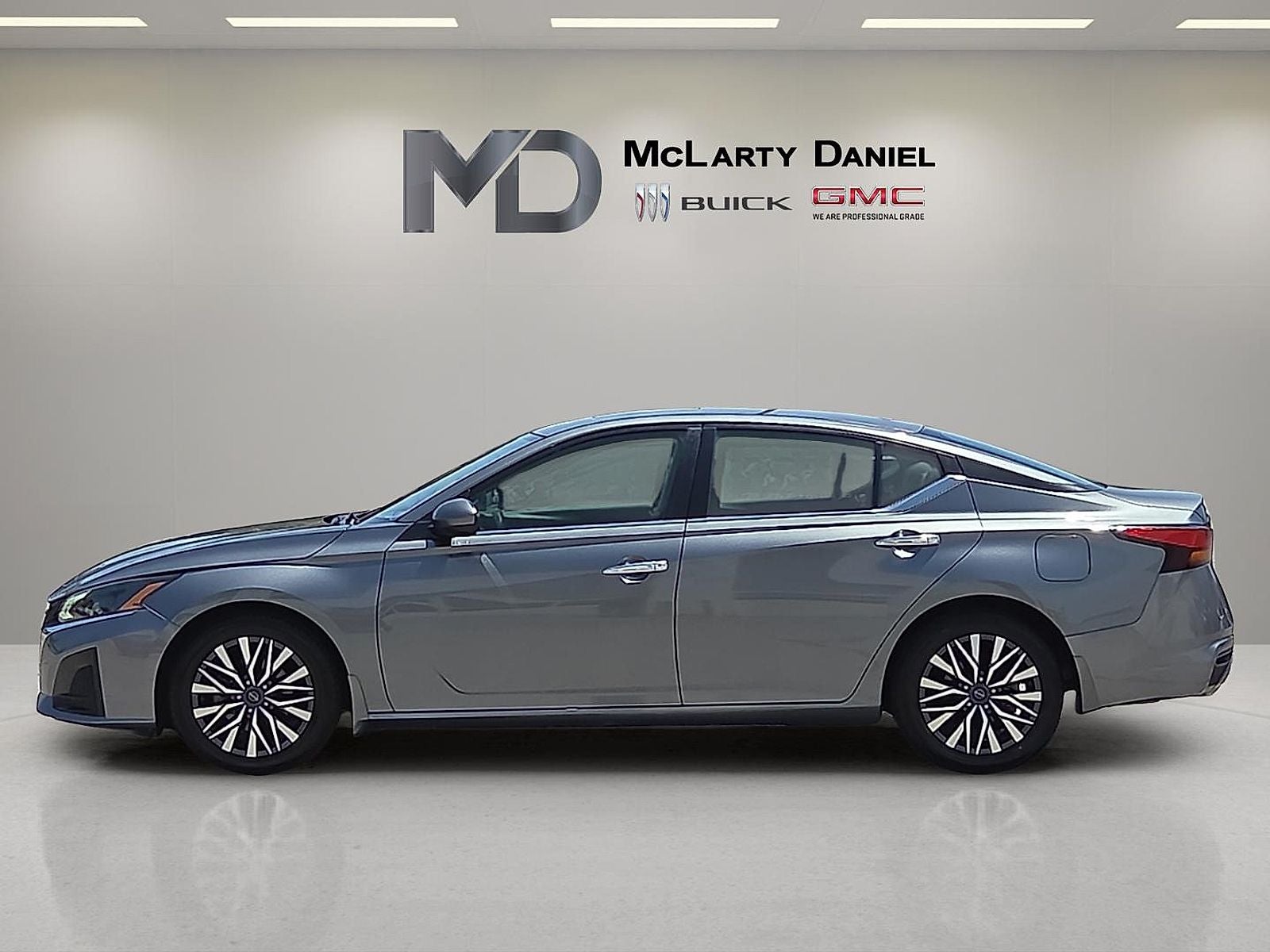 2023 Nissan Altima SV FWD