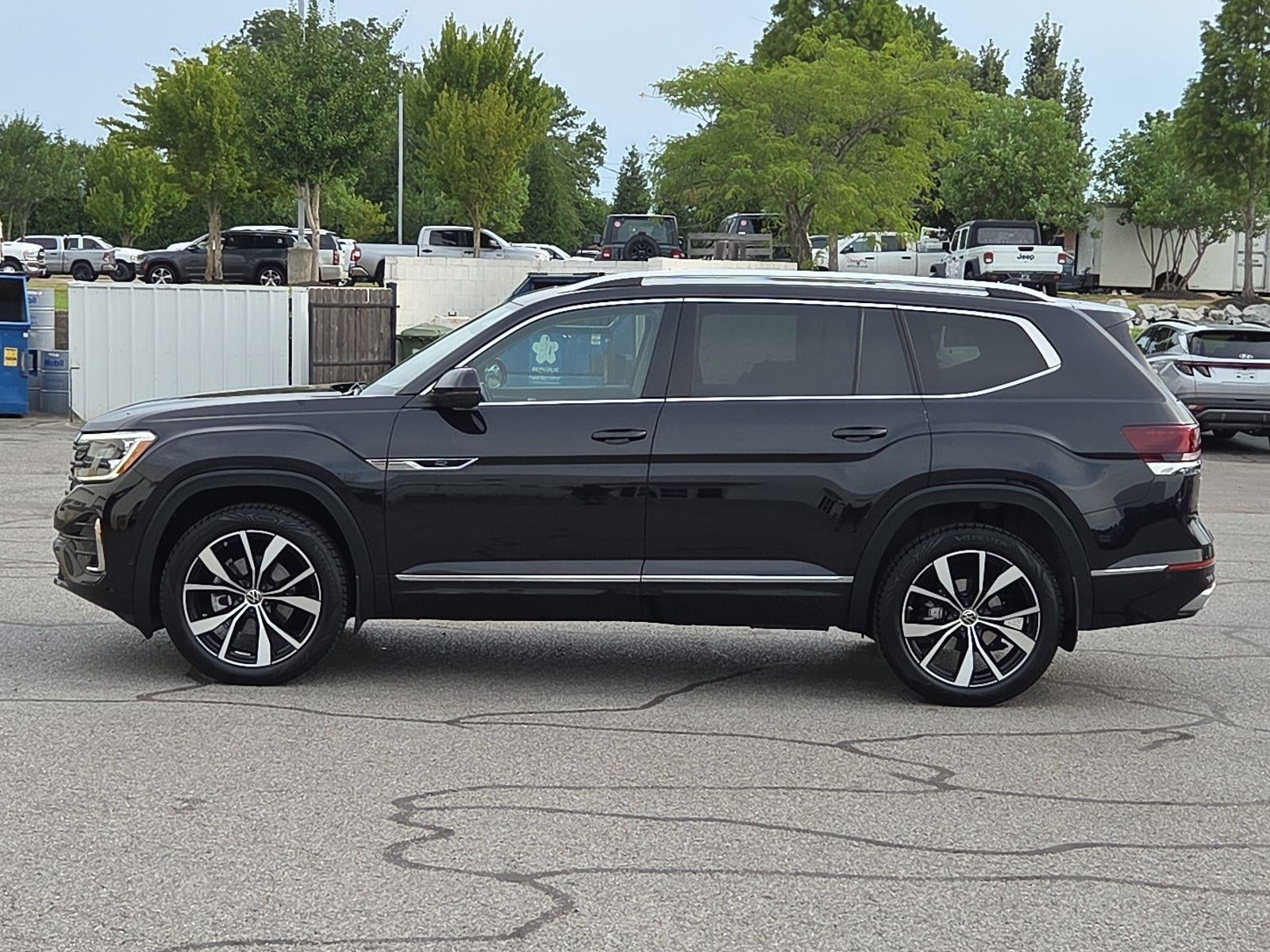 2025 Volkswagen Atlas 2.0T SEL Premium R-Line