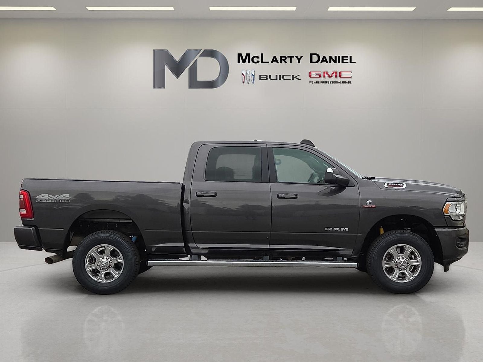 2020 RAM 2500 Big Horn Crew Cab 4x4 6'4" Box