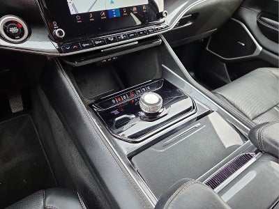 2023 Jeep Wagoneer Base