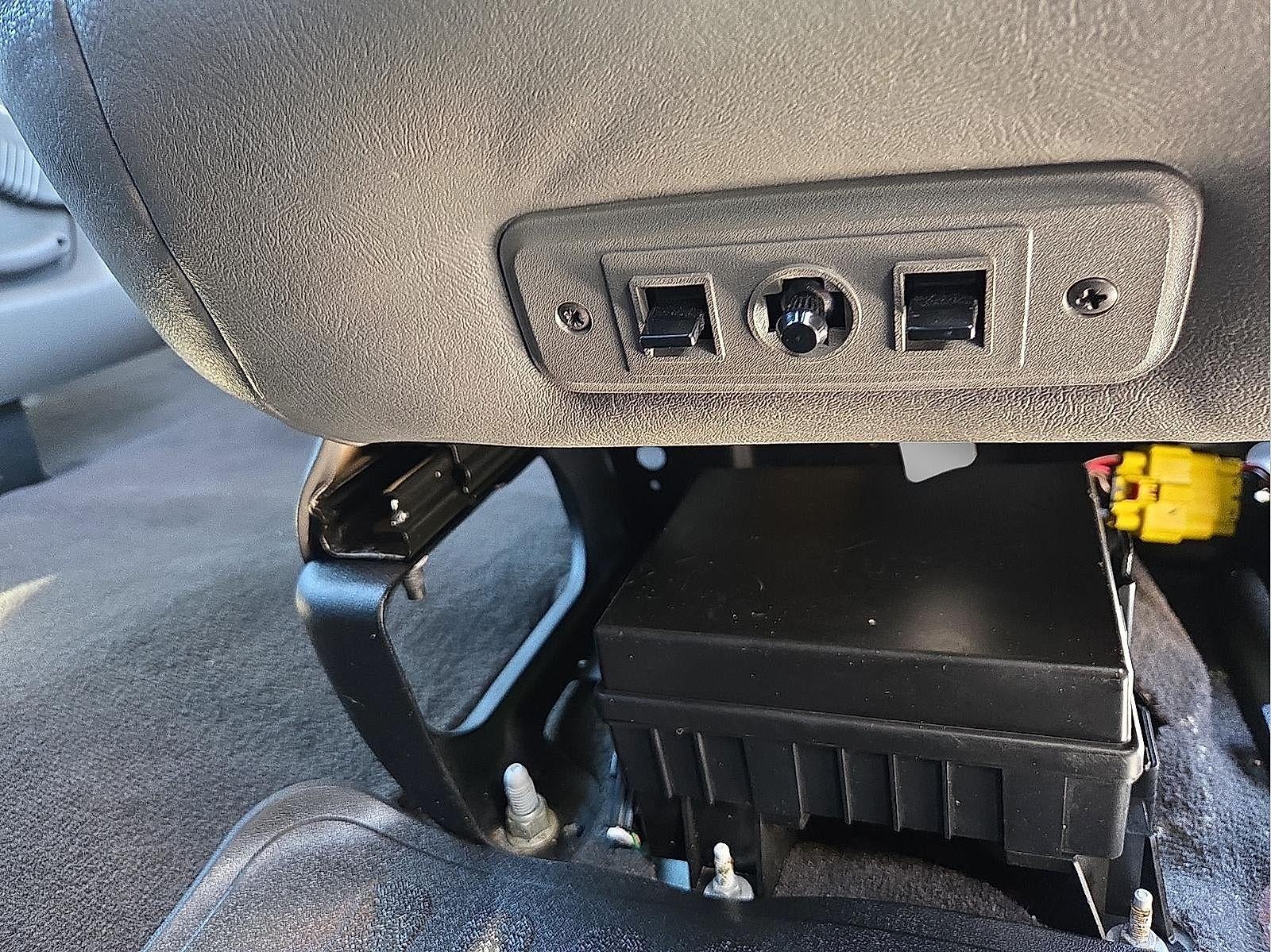 2023 Chevrolet Express Passenger 3500 1LT