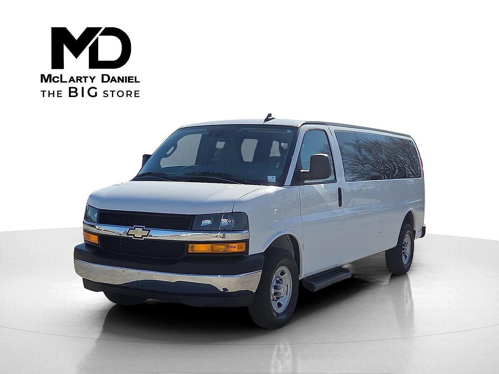 2023 Chevrolet Express Passenger 3500 1LT