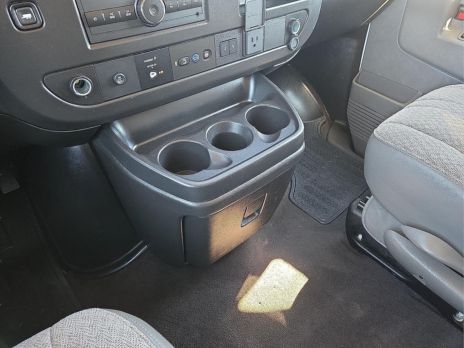 2023 Chevrolet Express Passenger 3500 1LT