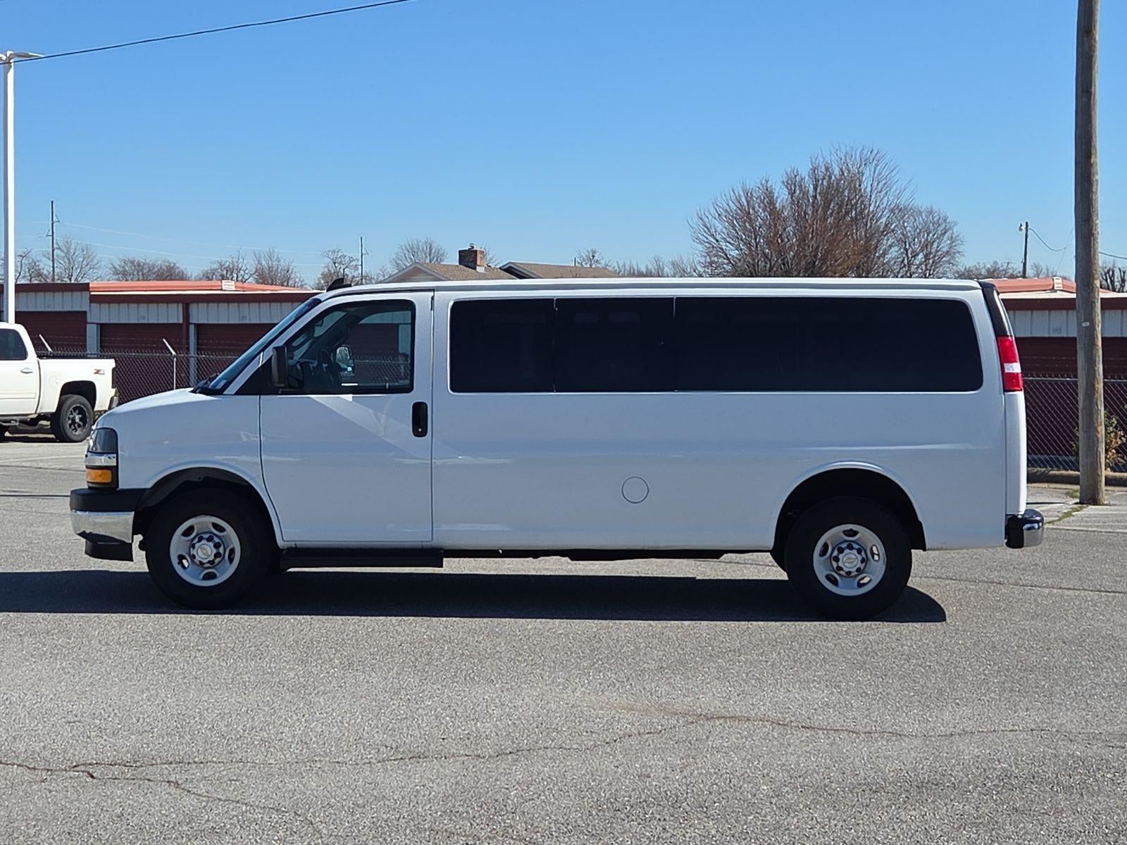 2023 Chevrolet Express Passenger 3500 1LT