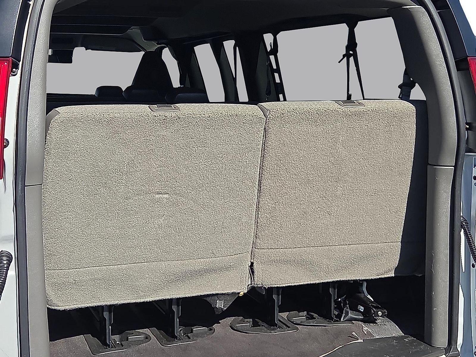 2023 Chevrolet Express Passenger 3500 1LT