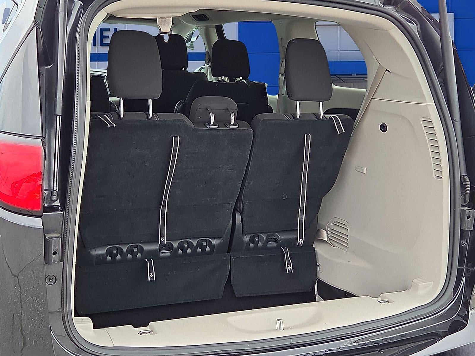 2023 Chrysler Voyager LX
