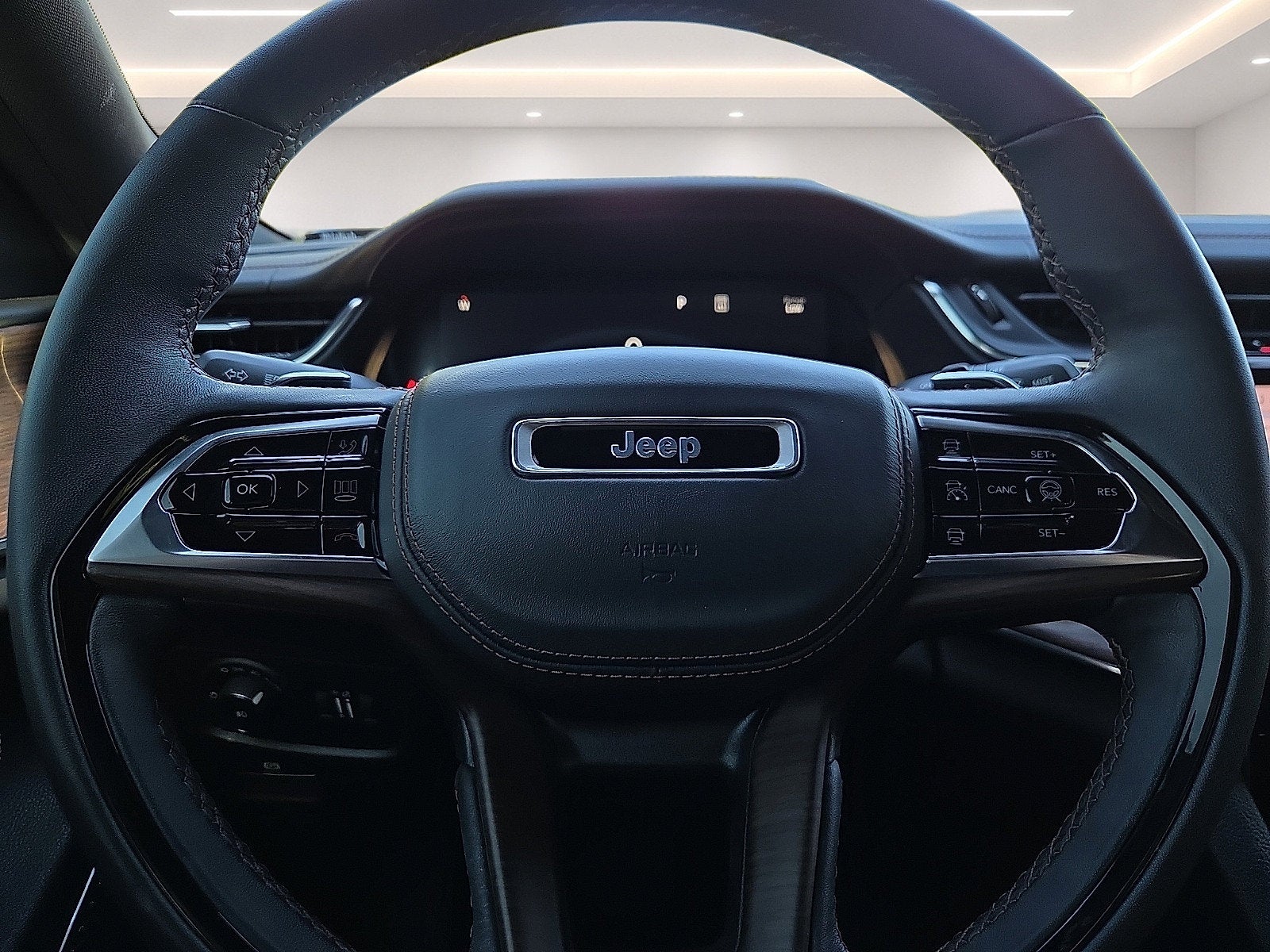 2023 Jeep Grand Cherokee Summit