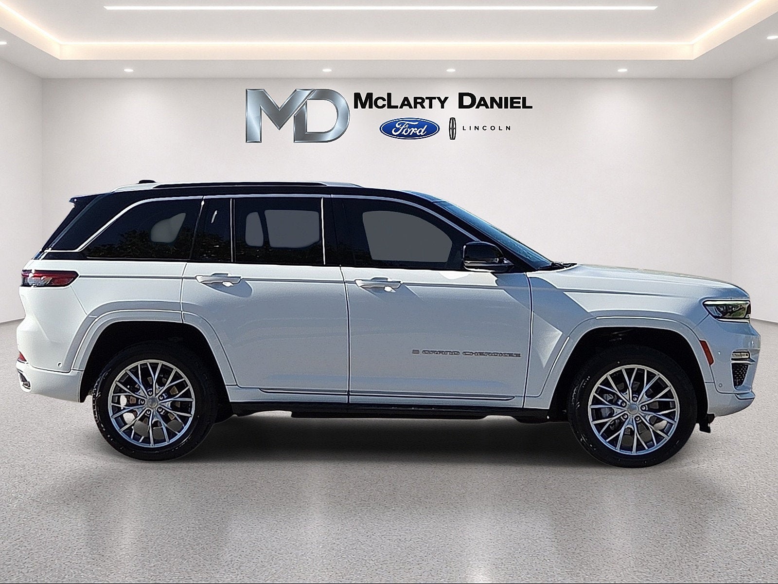 2023 Jeep Grand Cherokee Summit