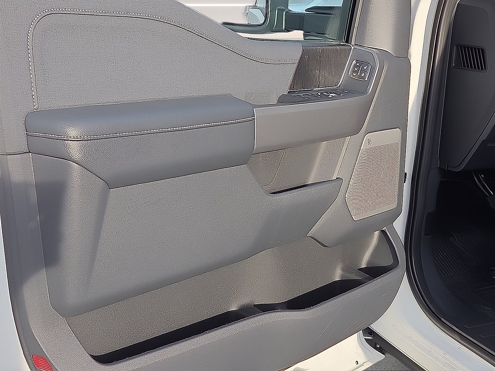 2027 Ford F-350SD Lariat