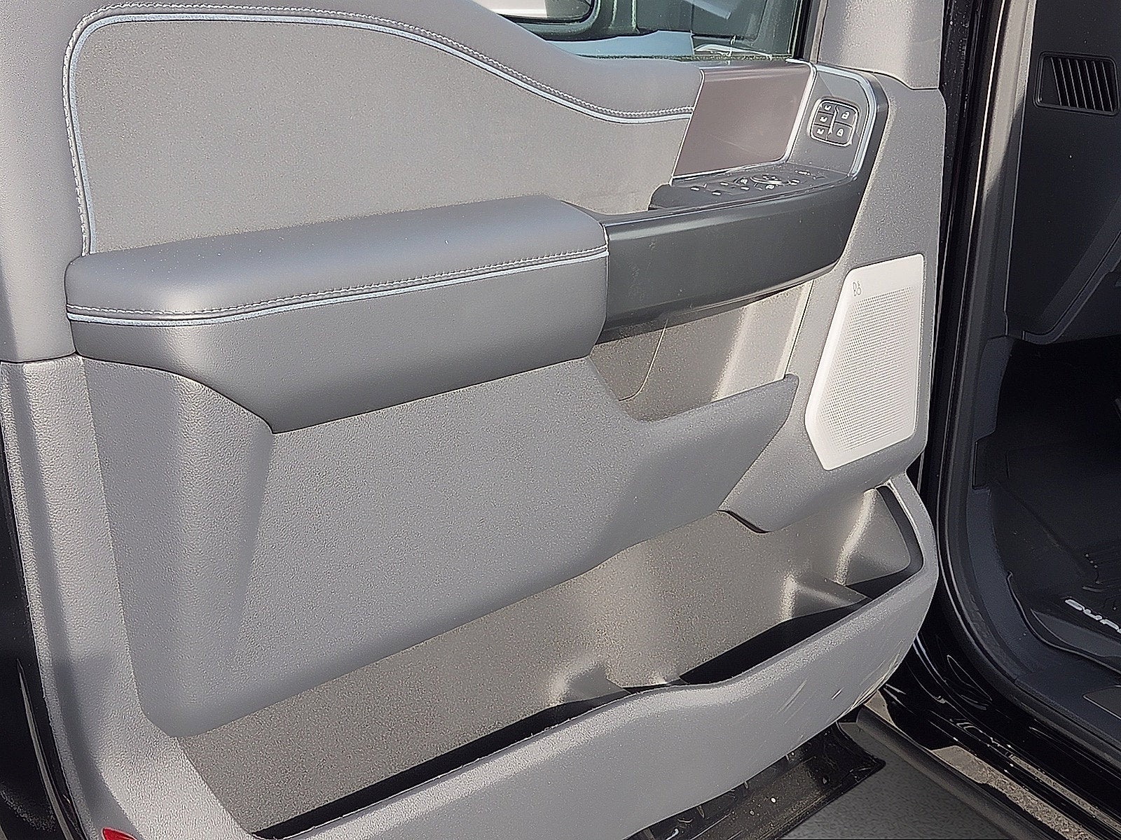 2027 Ford F-350SD Platinum