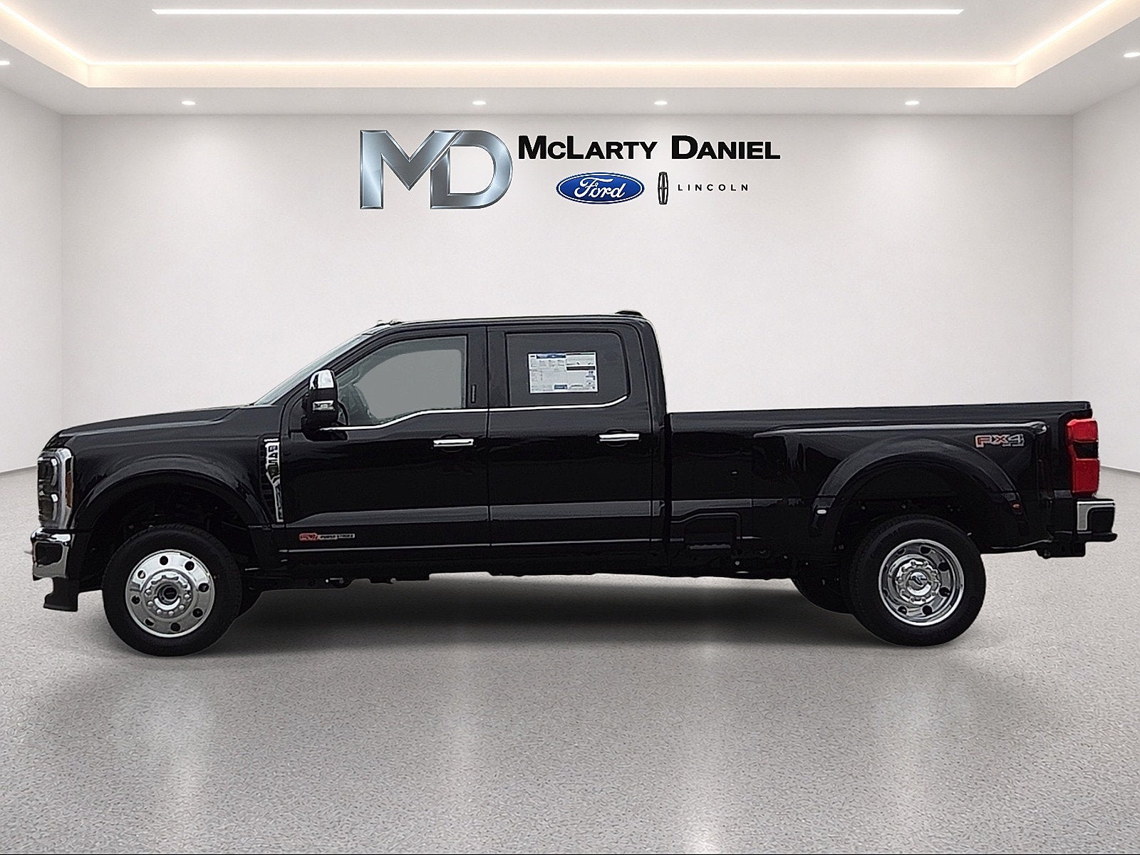 2027 Ford F-450SD Lariat DRW