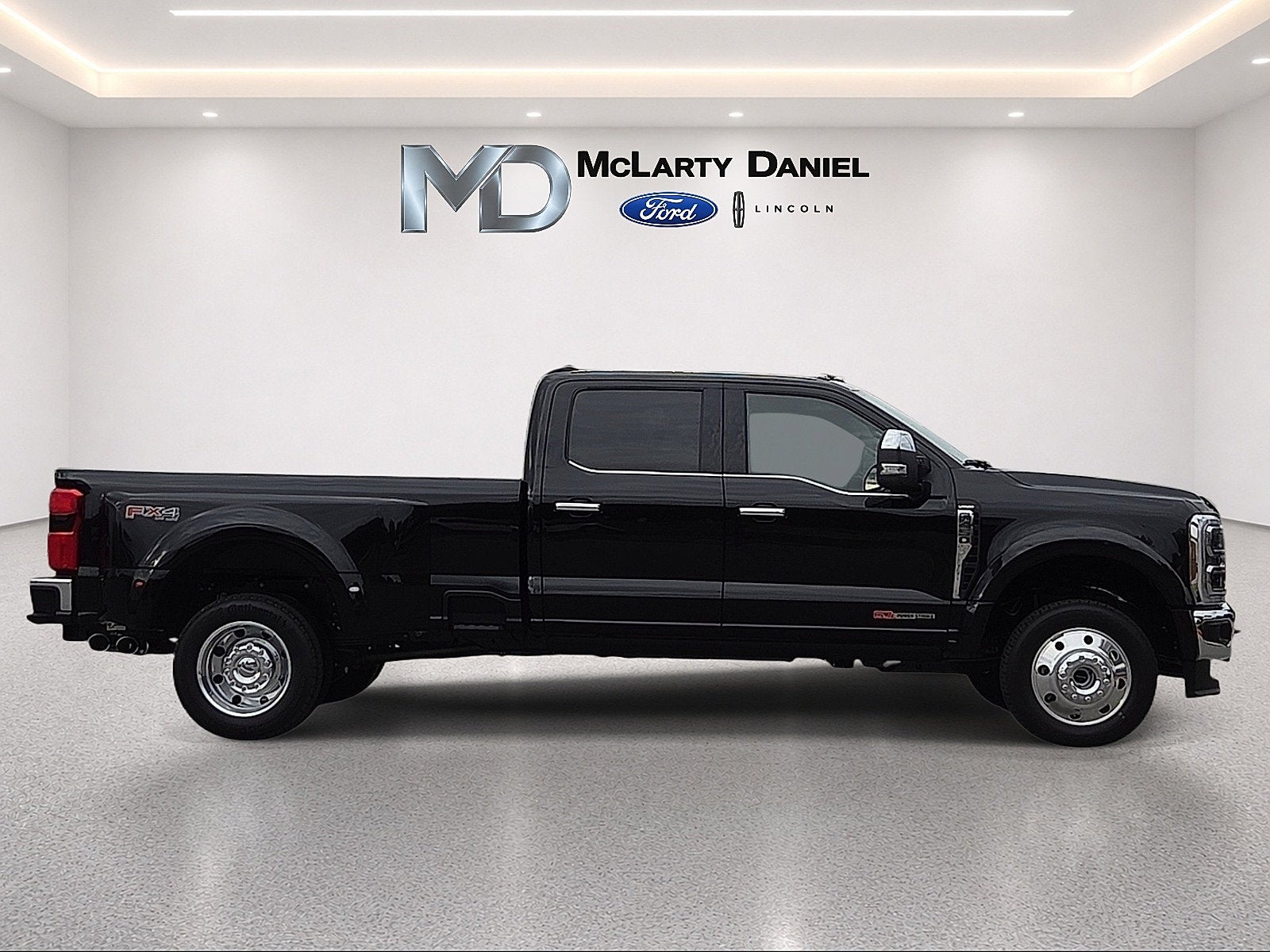 2027 Ford F-450SD Lariat DRW