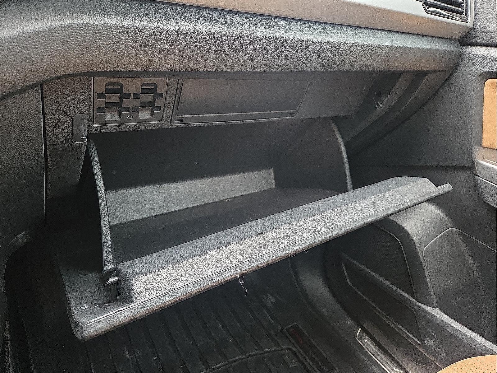 2022 Volkswagen Atlas Cross Sport 3.6L V6 SEL Premium R-Line