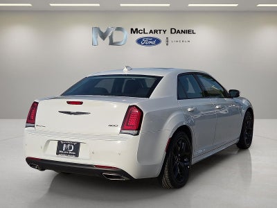 2022 Chrysler 300 Touring