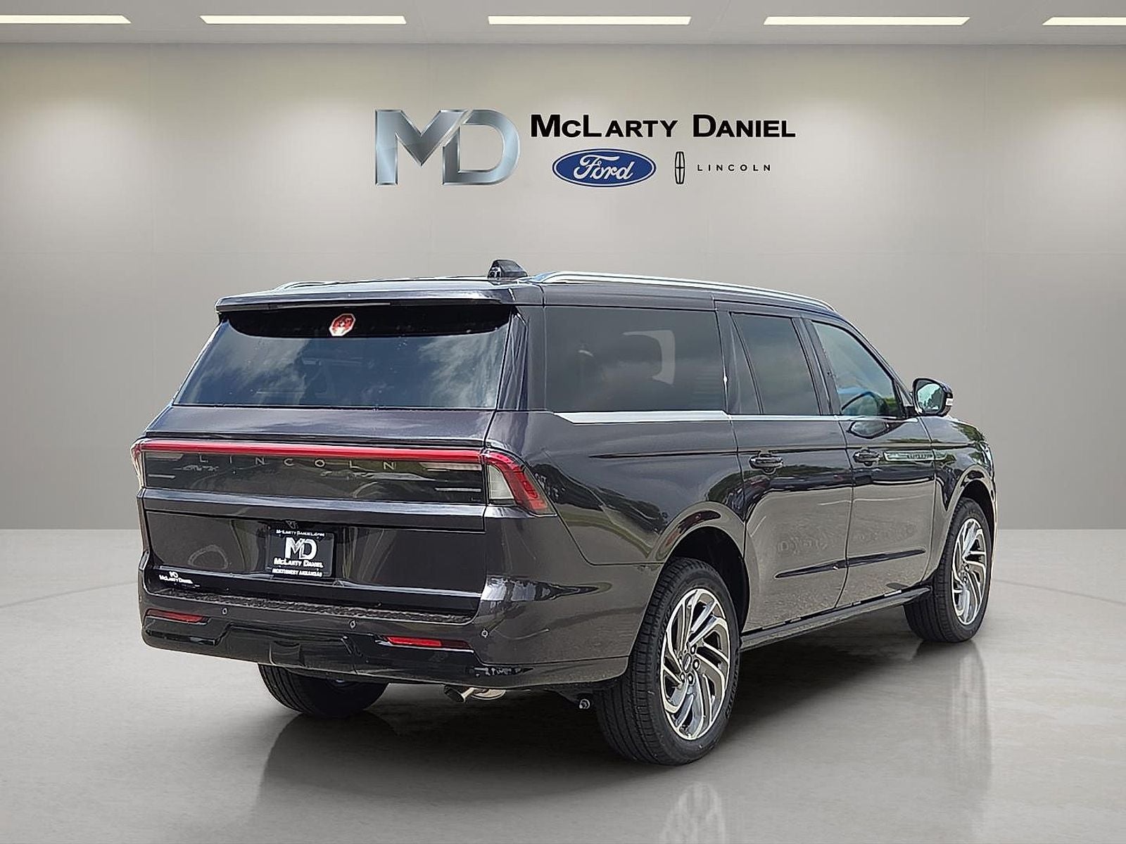 2027 Lincoln Navigator L Reserve