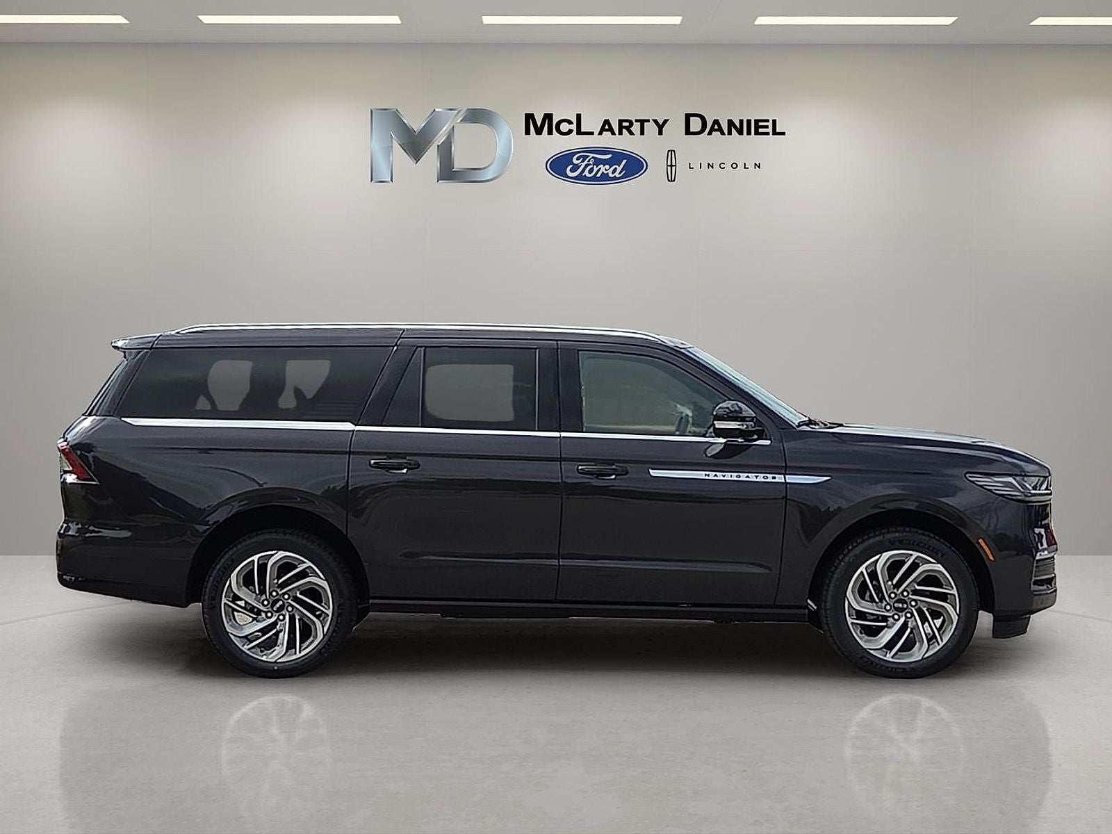 2027 Lincoln Navigator L Reserve