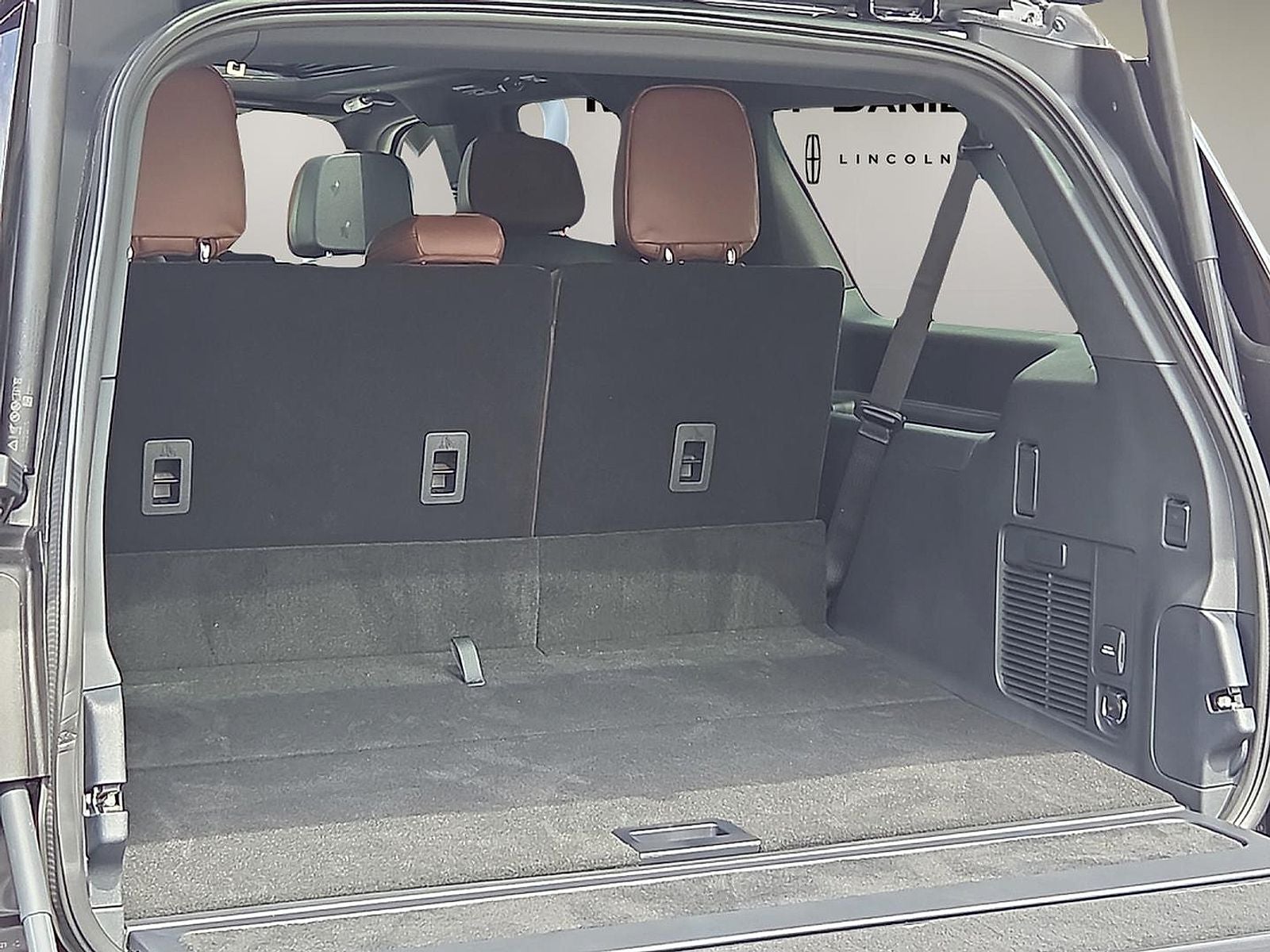 2027 Lincoln Navigator L Reserve