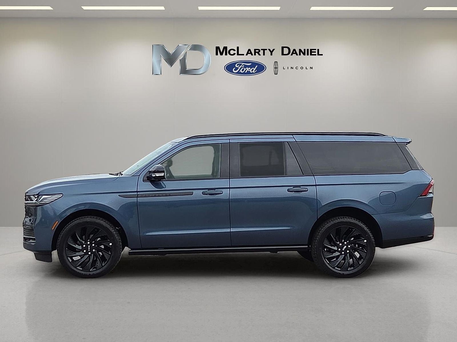 2027 Lincoln Navigator L Reserve