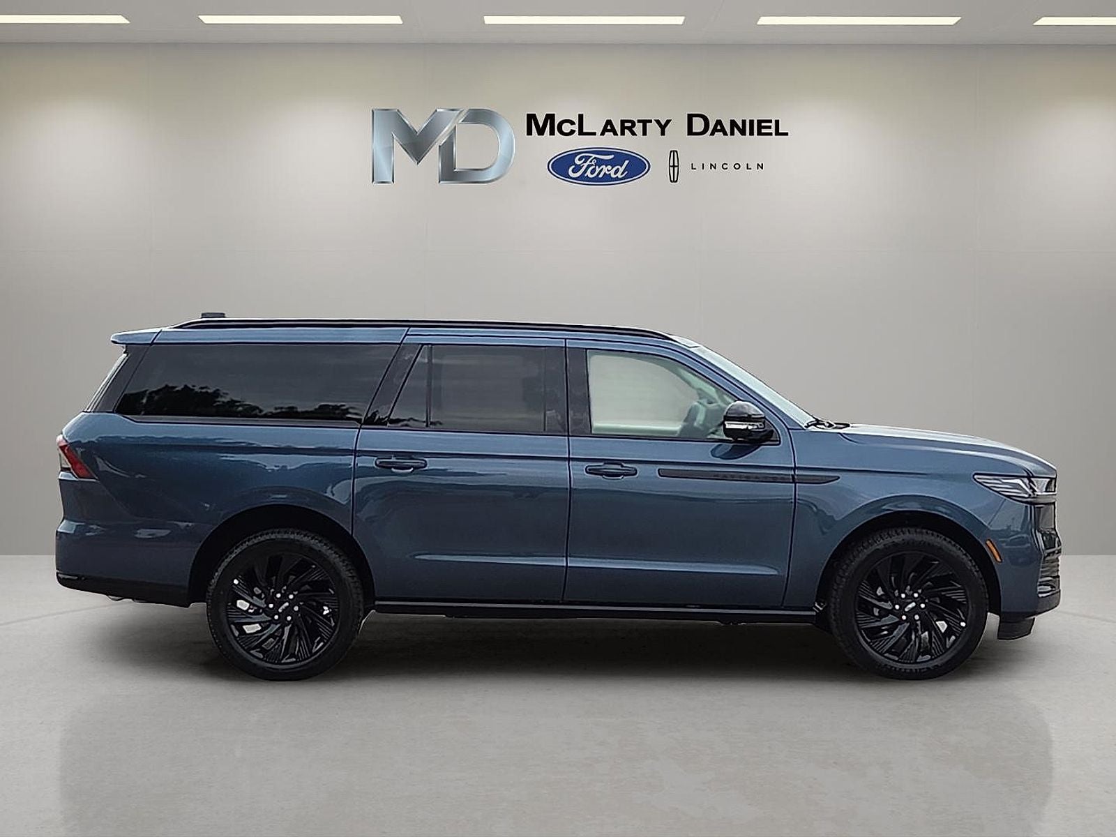 2027 Lincoln Navigator L Reserve