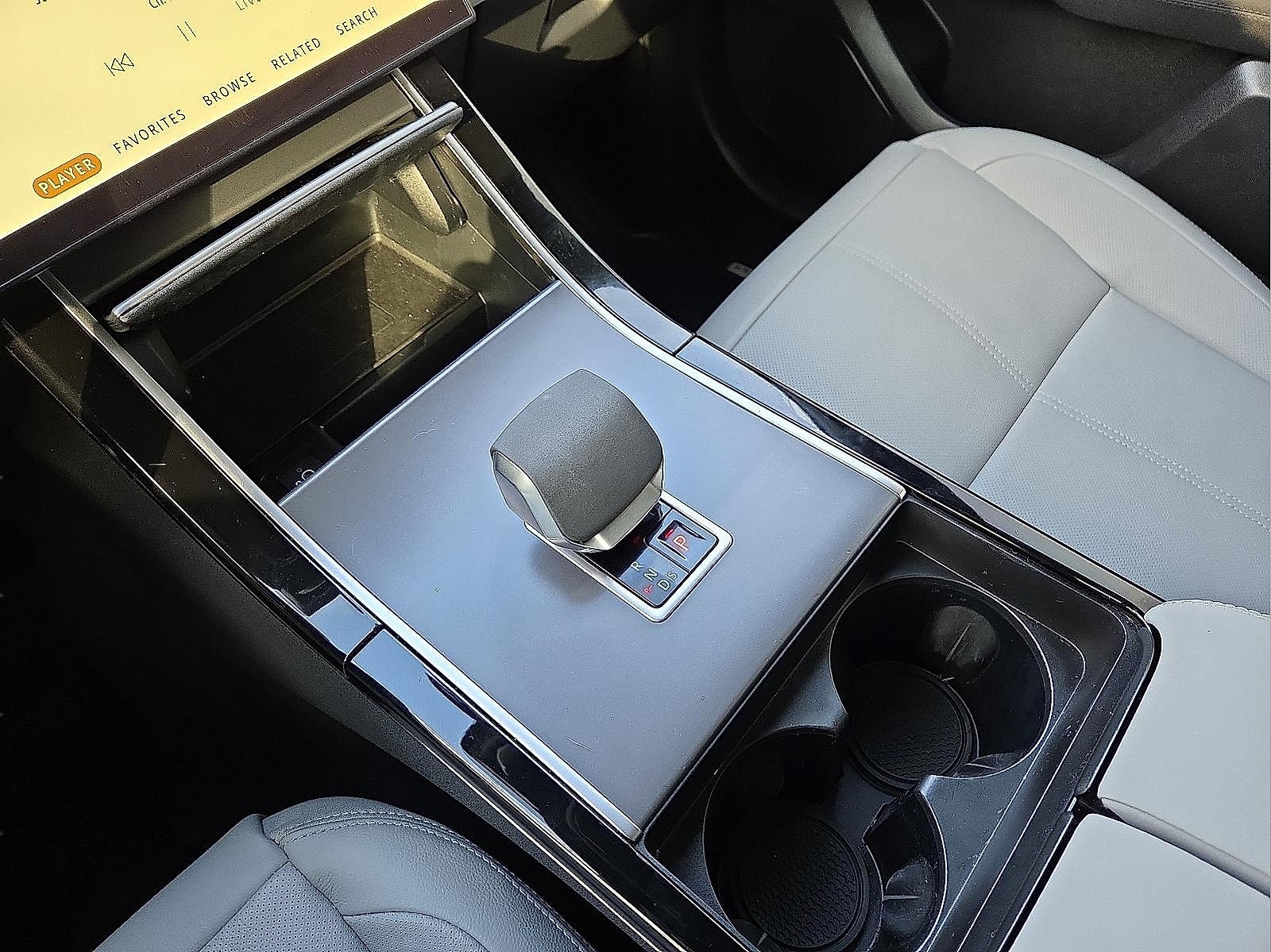 2024 Land Rover Range Rover Velar Dynamic SE