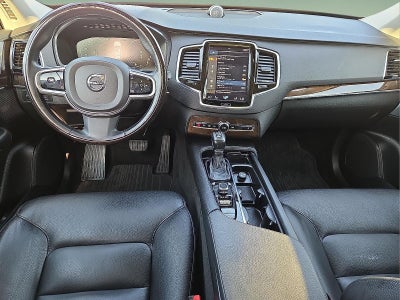 2016 Volvo XC90 T6 Momentum