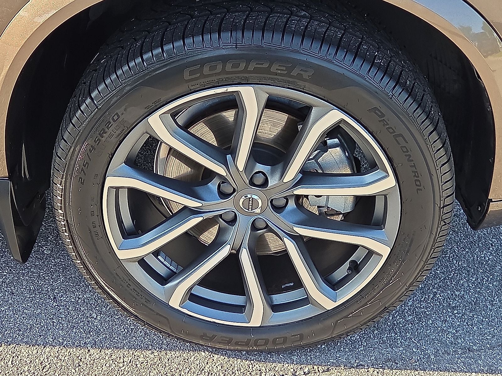 2016 Volvo XC90 T6 Momentum