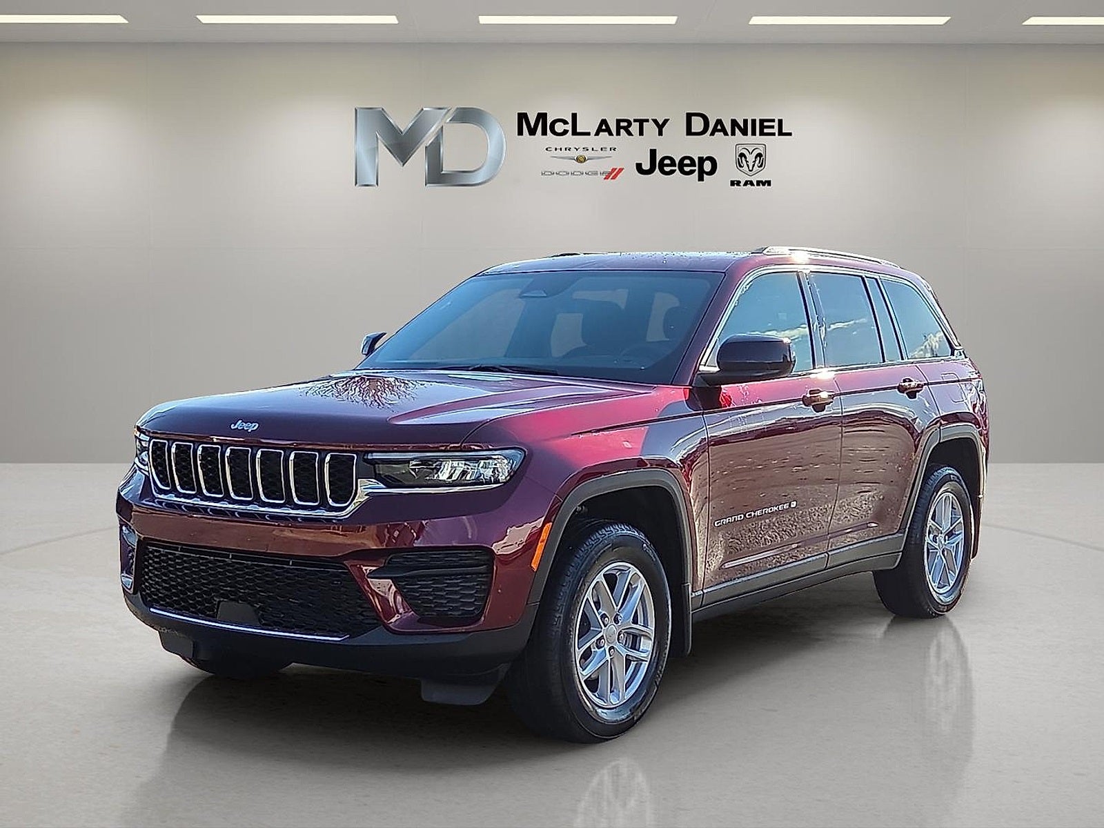 2025 Jeep Grand Cherokee GRAND CHEROKEE LAREDO X 4X4