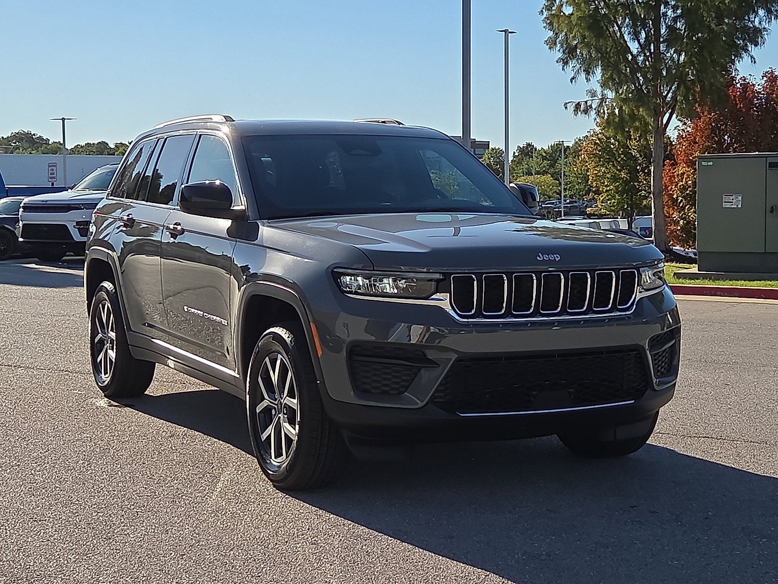 2027 Jeep Grand Cherokee GRAND CHEROKEE LAREDO X 4X4