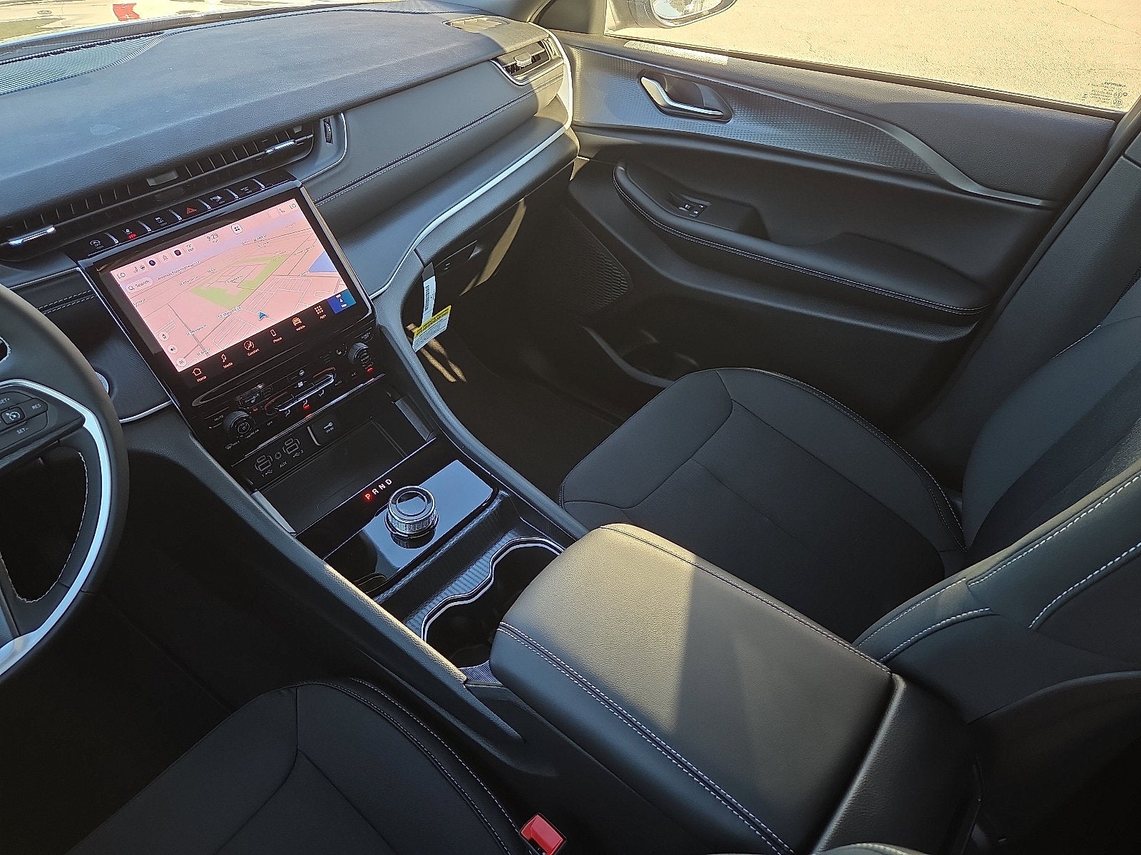 2027 Jeep Grand Cherokee GRAND CHEROKEE LAREDO X 4X4