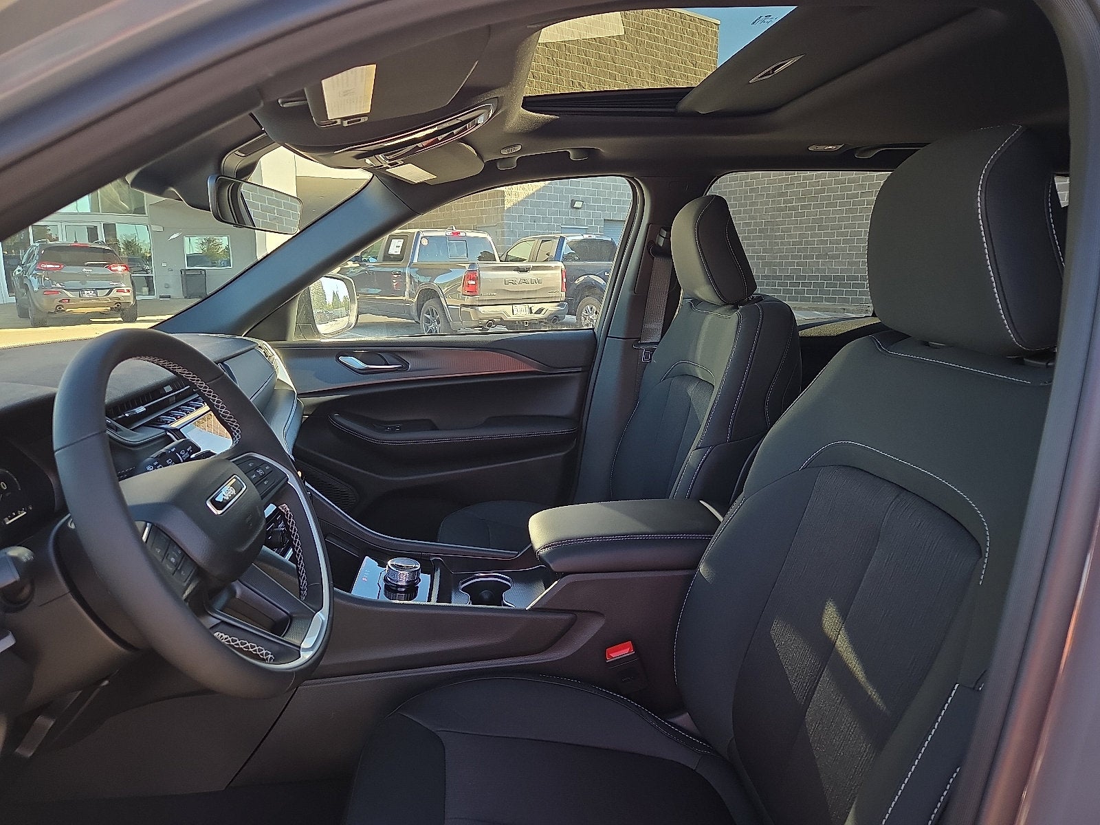 2027 Jeep Grand Cherokee GRAND CHEROKEE LAREDO X 4X4