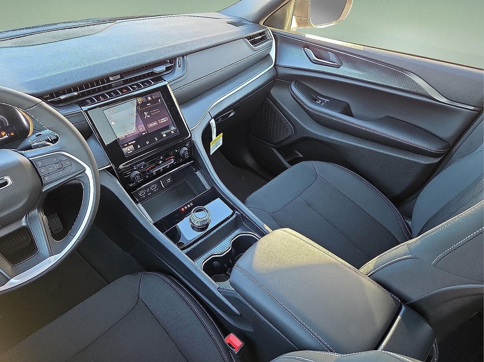 2026 Jeep Grand Cherokee GRAND CHEROKEE LAREDO X 4X4