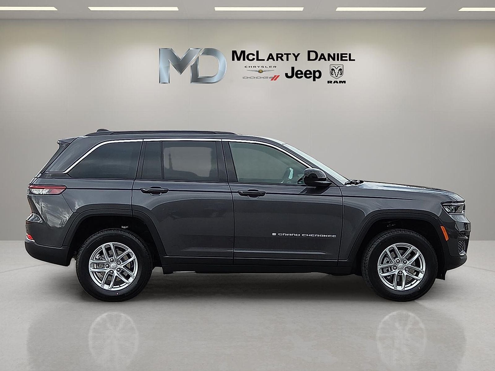 2026 Jeep Grand Cherokee GRAND CHEROKEE LAREDO X 4X4