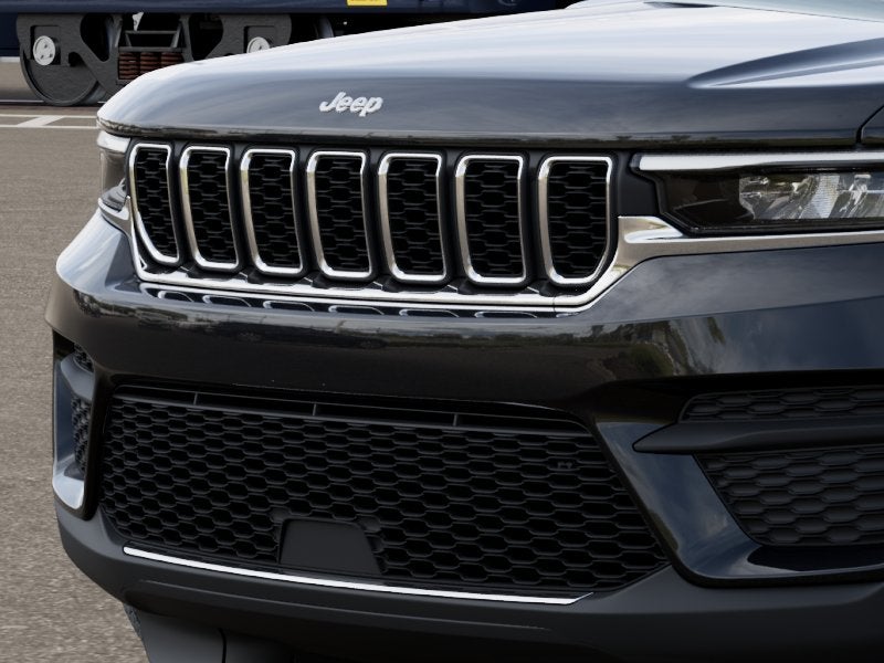 2027 Jeep Grand Cherokee Laredo