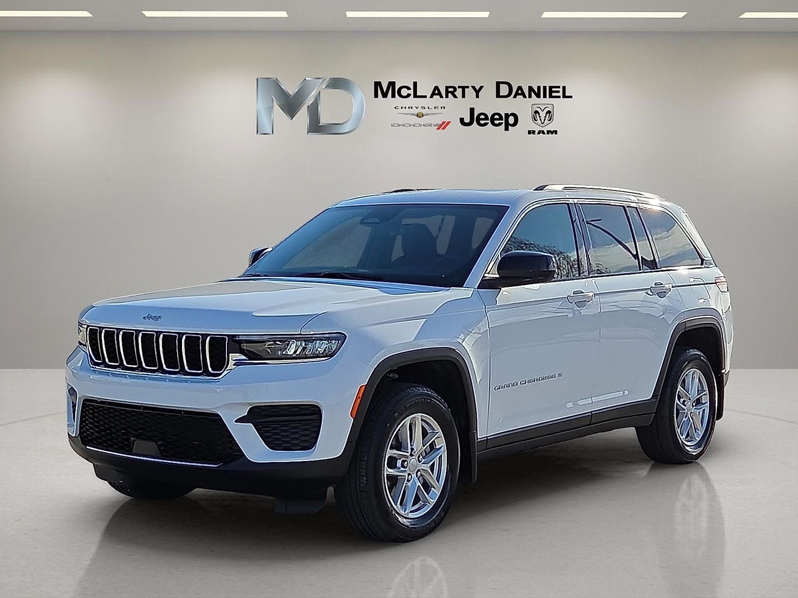 2026 Jeep Grand Cherokee GRAND CHEROKEE LAREDO X 4X4