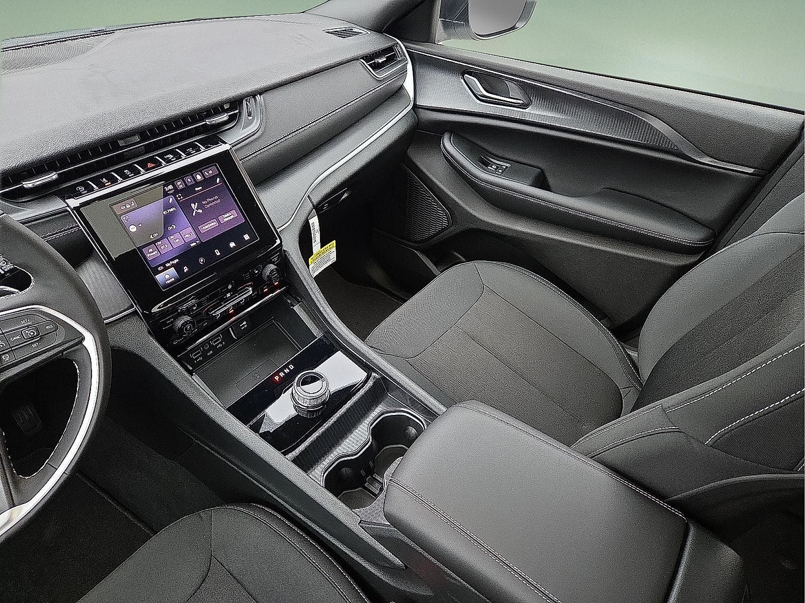 2026 Jeep Grand Cherokee GRAND CHEROKEE LAREDO X 4X4