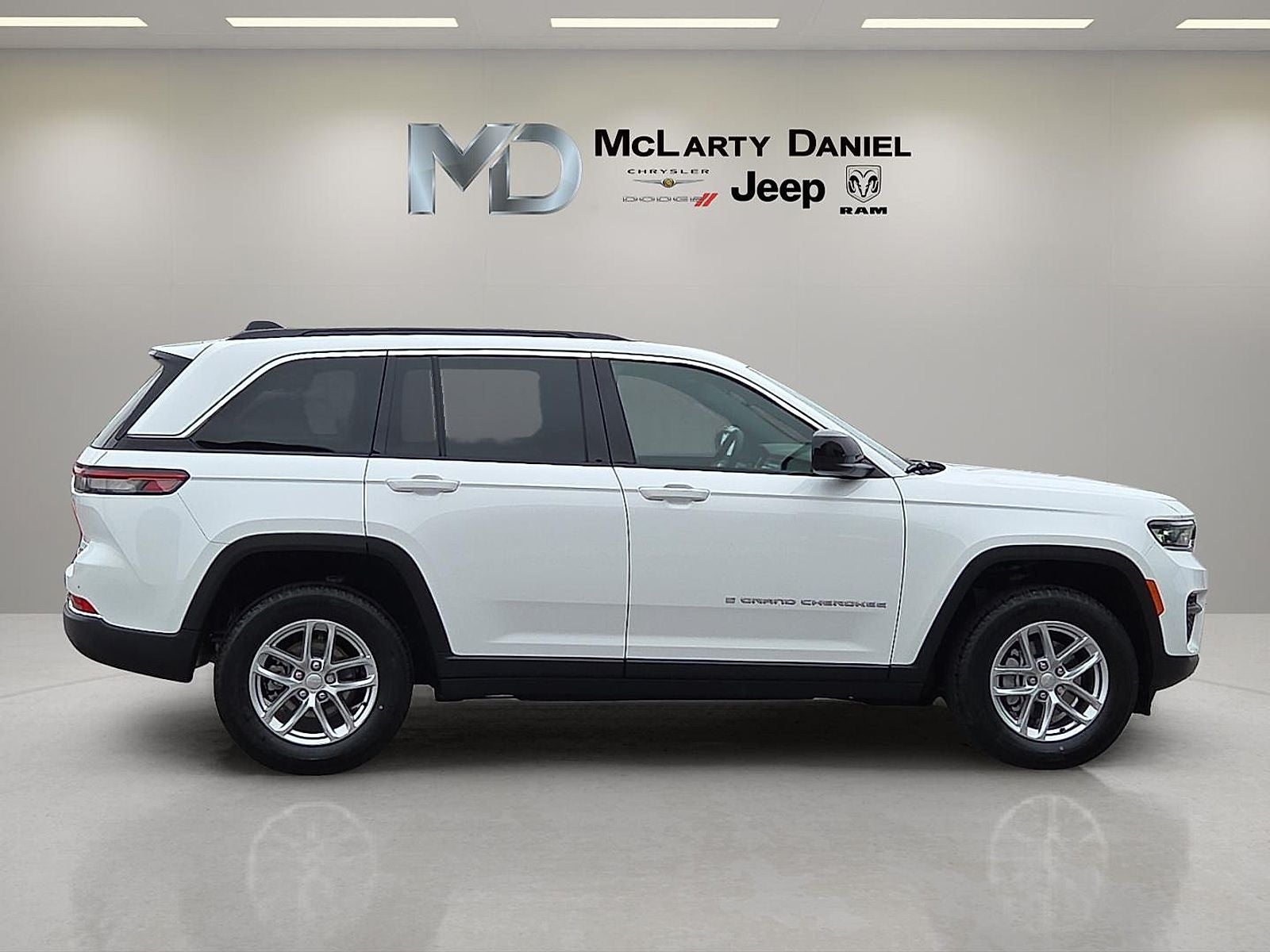 2026 Jeep Grand Cherokee GRAND CHEROKEE LAREDO X 4X4