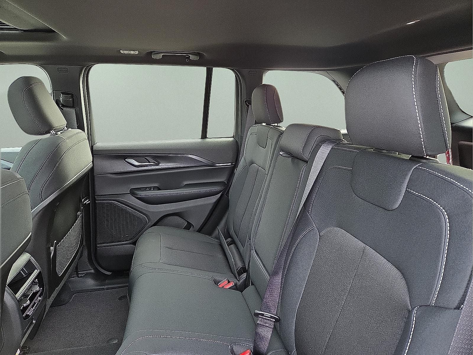 2026 Jeep Grand Cherokee GRAND CHEROKEE LAREDO X 4X4