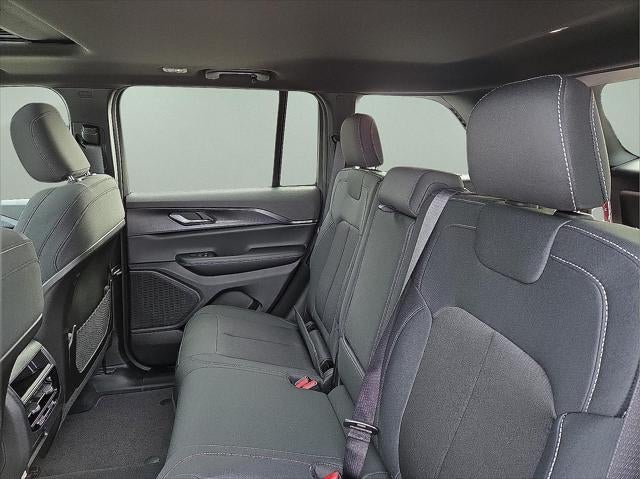 2026 Jeep Grand Cherokee GRAND CHEROKEE LAREDO X 4X4