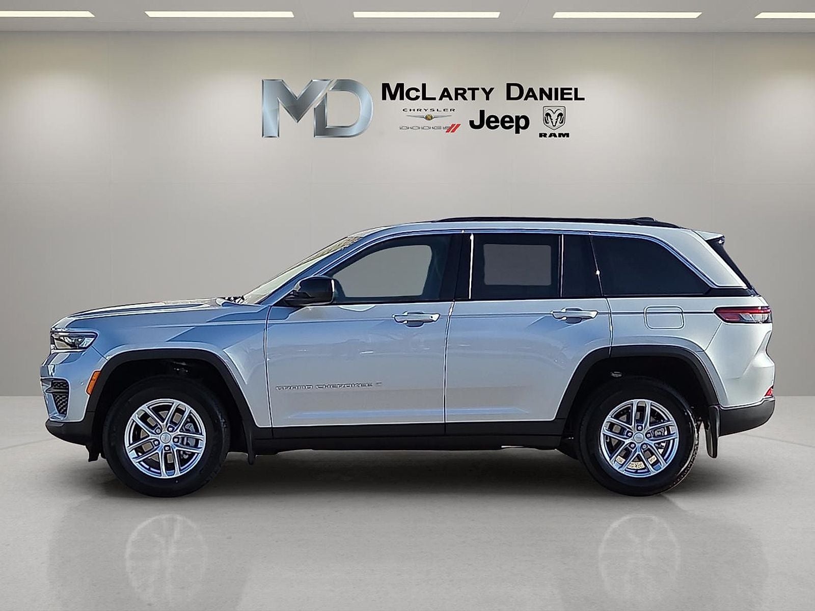 2026 Jeep Grand Cherokee GRAND CHEROKEE LAREDO X 4X4