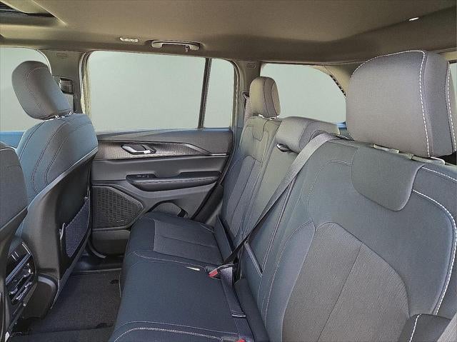 2026 Jeep Grand Cherokee GRAND CHEROKEE LAREDO X 4X4