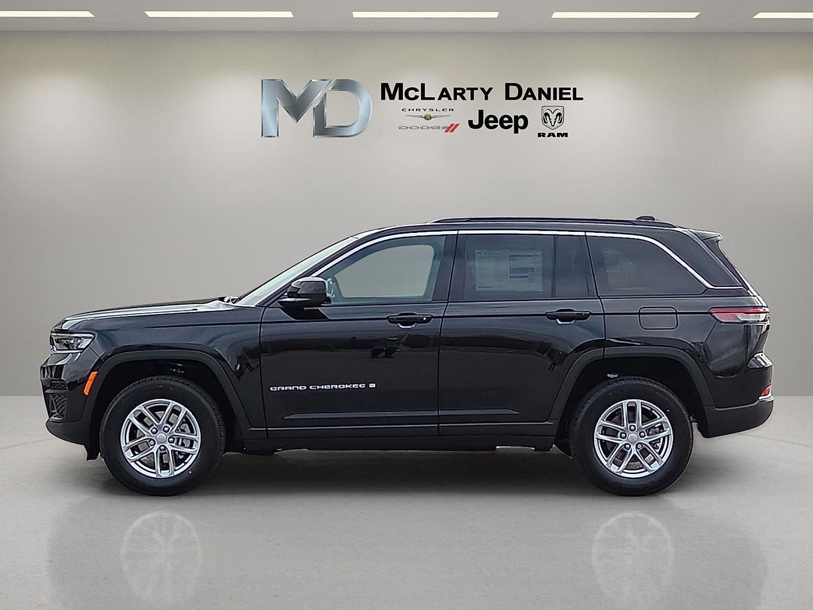 2026 Jeep Grand Cherokee GRAND CHEROKEE LAREDO X 4X4
