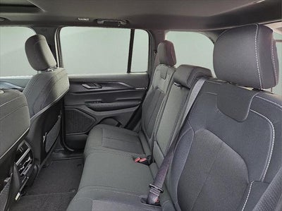 2026 Jeep Grand Cherokee GRAND CHEROKEE LAREDO X 4X4