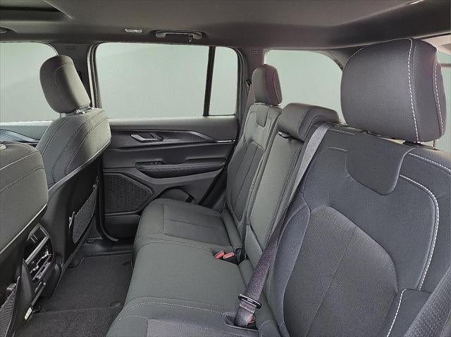 2026 Jeep Grand Cherokee GRAND CHEROKEE LAREDO X 4X4