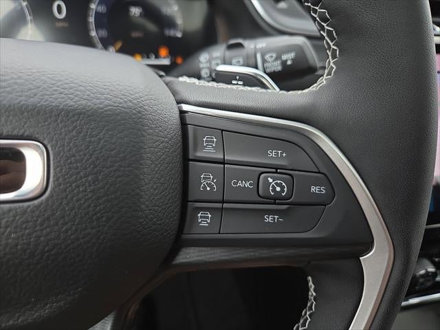 2027 Jeep Grand Cherokee GRAND CHEROKEE LAREDO X 4X4