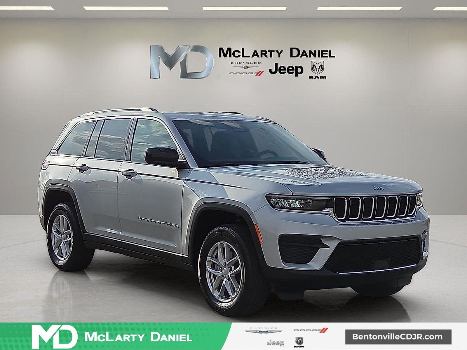 2026 Jeep Grand Cherokee GRAND CHEROKEE LAREDO X 4X4
