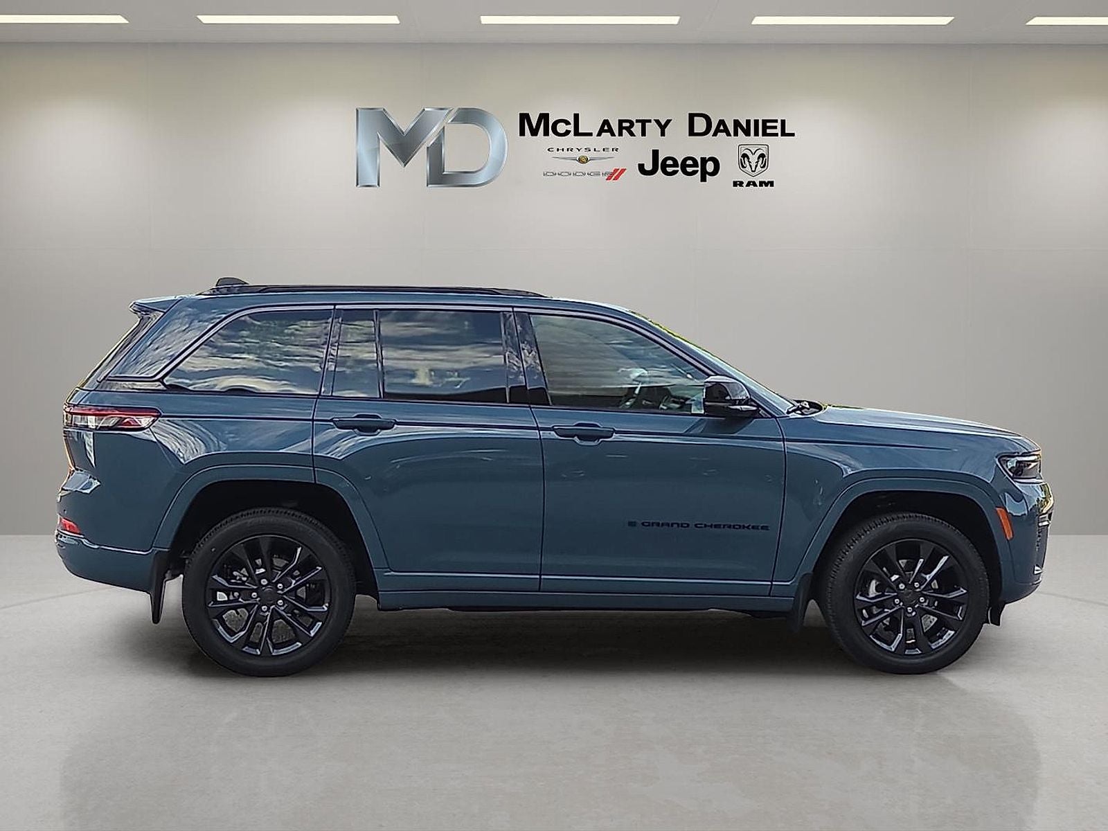 2026 Jeep Grand Cherokee GRAND CHEROKEE LIMITED RESERVE 4X4
